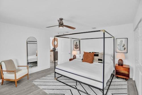 Spacious Fort Lauderdale Bungalow 10mins Airport & Beach Near Miami in Fort Lauderdale, USA