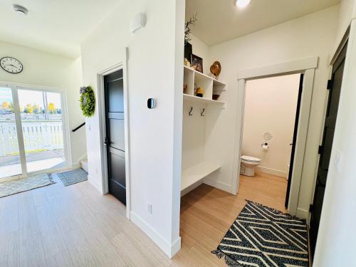 New 3BR Home w Garage Near BYU-Idaho in Rexburg