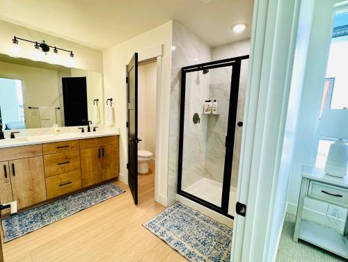 douche, New 3BR Home w Garage Near BYU-Idaho in Rexburg