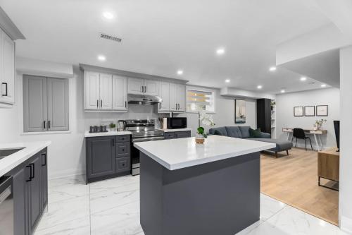 Urban Haven: 2BR/2BA+Office, Kitchen, Dining in Bowmanville