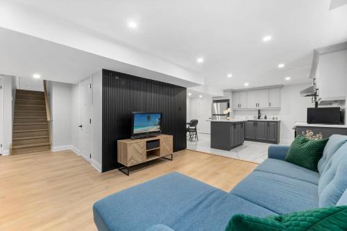 Urban Haven: 2BR/2BA+Office, Kitchen, Dining in Bowmanville