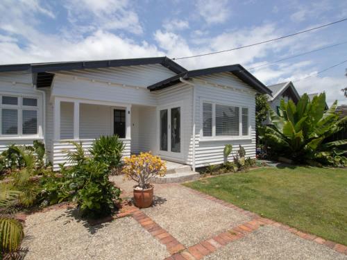 Bungalow Eight - 1930s charm near Pukekura Park – khách sạn tại New Plymouth