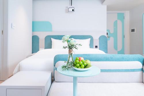 room detail thumbnail 1