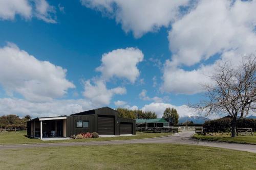 TREMORNE STAY in Inglewood