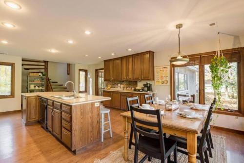 Stunning Home Away From Home in New Albany, Ohio, For Restful Escapes to Nature in Ņūalbānija (OH)