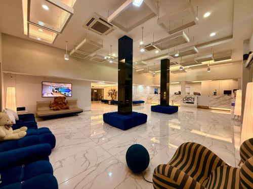 ห้องส่วนกลางสำหรับนั่งเล่น/ดูทีวี, เบด บาย ท่าพระ (Bed By Tha-Pra) in ธนบุรี