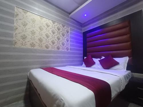 Hotel Shimla Inn in Charbagh