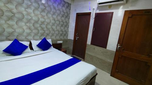 Hotel Shimla Inn in Charbagh