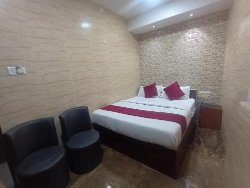 Hotel Shimla Inn in Charbagh