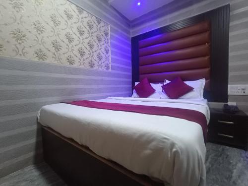 Hotel Shimla Inn in Charbagh