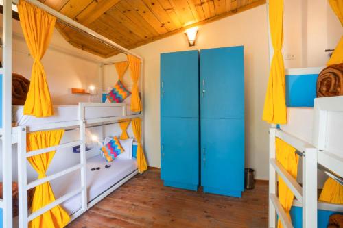 1 bunk bed