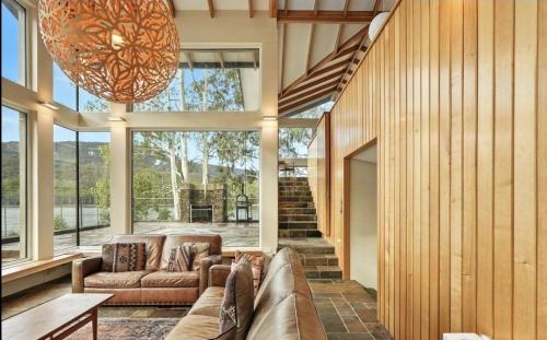 . Lakeside Escape in Bradys Lake