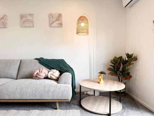 Hagley Two Bedroom Townhouse with Free Parking - image 5