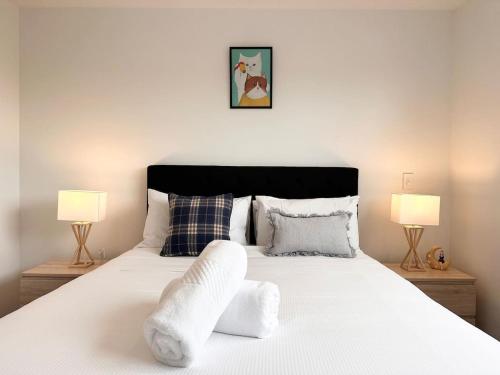 Hagley Two Bedroom Townhouse with Free Parking - image 4