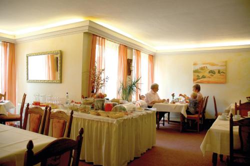 Food and beverages, Zum neuen Schwan in Walluf
