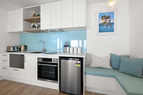 Wanaka Studio - sea views from your private patio in Bell Block