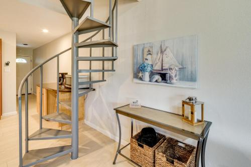 Golf, Swim & Dine! Condo w/ Lake Conroe Access in Montgomery (TX)