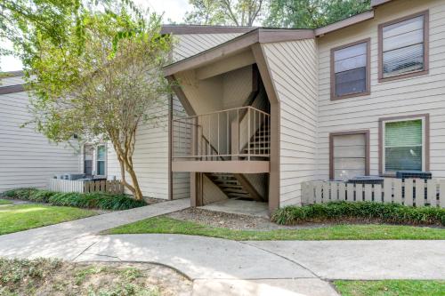 Golf, Swim & Dine! Condo w/ Lake Conroe Access in Montgomery (TX)