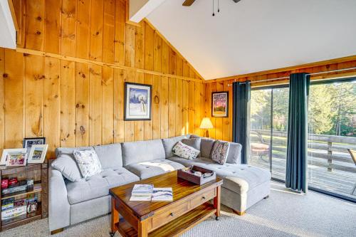 4 Mi to Mt Snow Resort Charming Condo with Balcony in Dover, USA