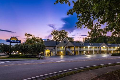 Days Inn by Wyndham Canton in Canton, USA