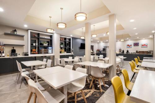 Restoran, Microtel Inn & Suites by Wyndham Mont Tremblant in Mont-Tremblant (QC)
