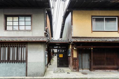 Nadeshiko Shirakawa Machiya House - image 5