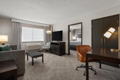 Holiday Inn Hotel & Suites Albuquerque Airport an IHG Hotel - image 2