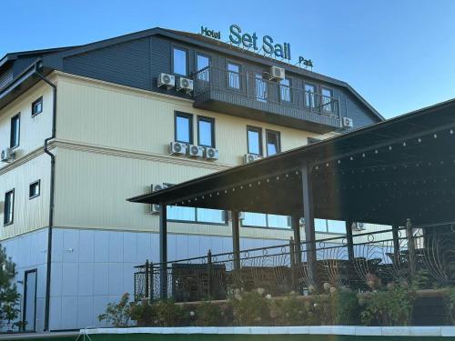 Set Sail Hotel – khách sạn tại Uralsk