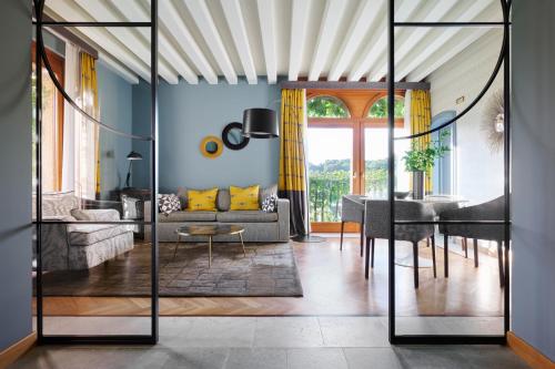 room detail thumbnail 0