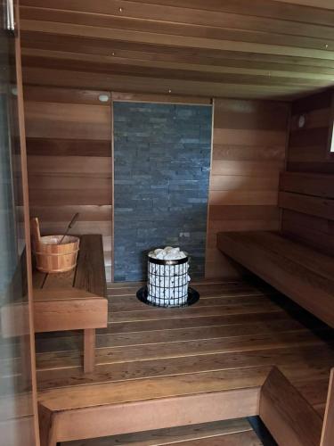 Wonderful townhouse 214 m2 close to outdoor areas in Pukinmäki