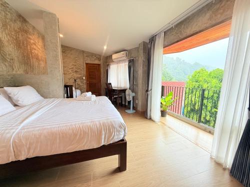 ห้องพักสำหรับ 3 ท่านพร้อมวิวภูเขา (Triple Room with Mountain View)
