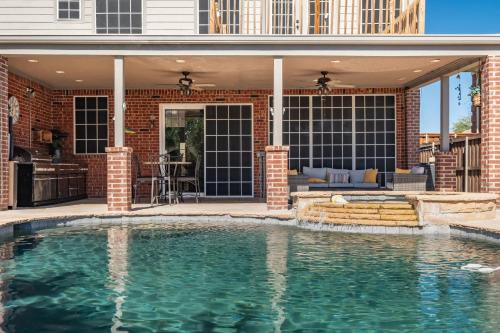 King Suite House with Pool & BBQ