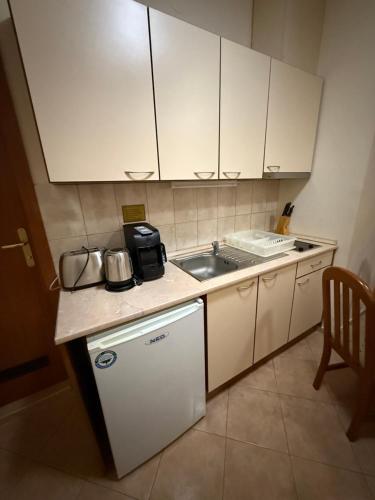 . Spacious studio sleeps 4 in Flora main building 706A