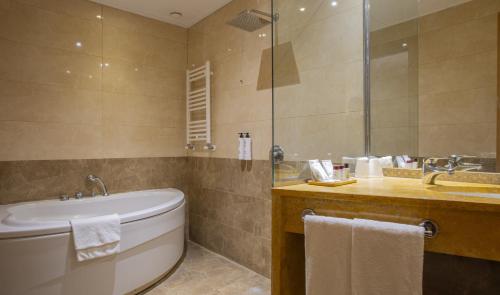 Poli Hotel Room Type - Suite