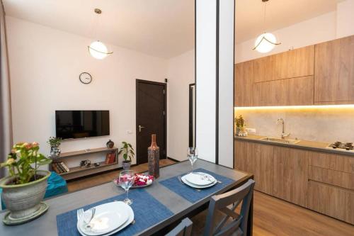 Chic 1BR Near Fabrika for 3 - By Wehost Room Type - One-Bedroom Apartment