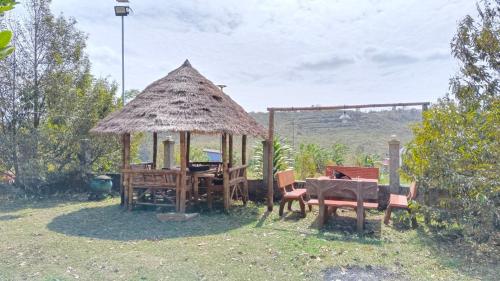 ណាវិតាយ៉ារី បឹងហ្គាឡូ Navitayary Bungalow in Daoh Kramom