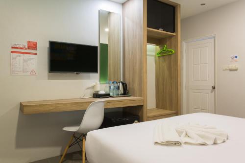 Superior New Style Double or Twin Room image 9