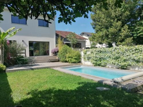 Maison de famille à Bordeaux - Piscine chauffée gîte à louer Bordeaux Le Bouscat Racecourse