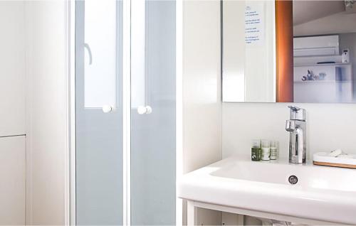 ห้องน้ำ, Stunning Stacaravan In Drnis in ดรินอฟซิ