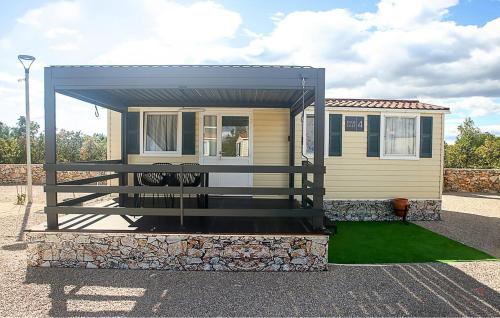 ทัศนียภาพภายนอกโรงแรม, Stunning Stacaravan In Drnis in ดรินอฟซิ