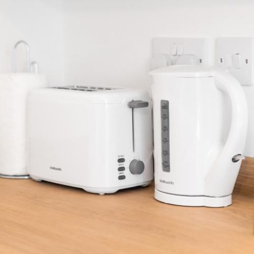 Faciliteiten, Two Bedrooms Apartment - Parking - Cradley Heath 51C in Quarry Bank