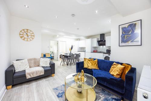 Three Bedroom Apartment By Dashh Properties Short Lets & Serviced Accommodation In Shepherds Bush Sleeps 9 With Free Wifi, Londra