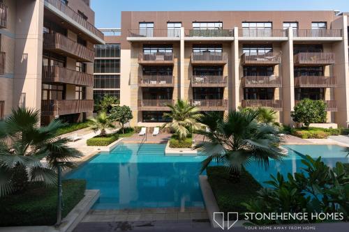 Cozy 1BR in JVC 20 Min to Downtown DXB Pool View - image 12