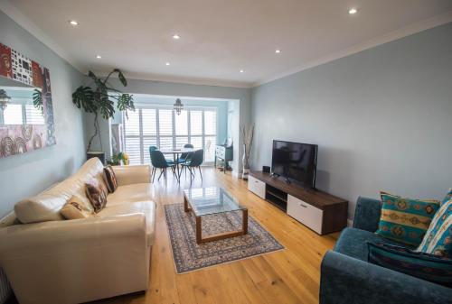 Serenity "your calm seafront retreat" By Air Premier in Seaforde