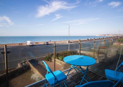 Serenity "your calm seafront retreat" By Air Premier in Seaforde