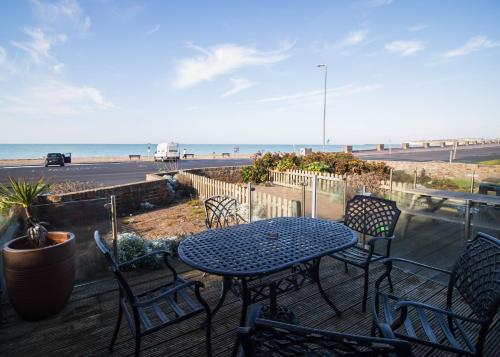 Serenity "your calm seafront retreat" By Air Premier in Seaforde