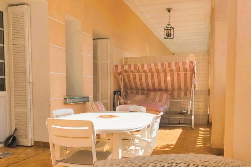 Peaceful stay with pool and stunning views in Hyeres Városközpont