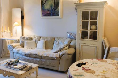 Peaceful stay with pool and stunning views in Hyeres Városközpont