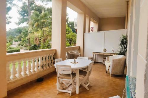 Peaceful stay with pool and stunning views in Hyeres Városközpont