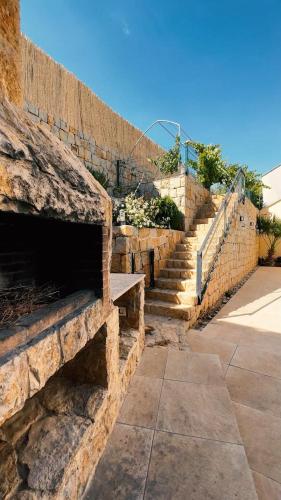 Khalil's Heaven Villa in عاليه